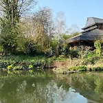 Huge Room In Loft With Sauna In Central London