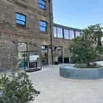 Huge Room In Loft With Sauna In Central London